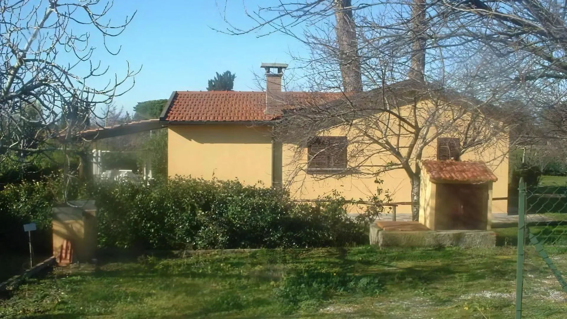 Ferienhaus In Cecina Mit Grossem Garten